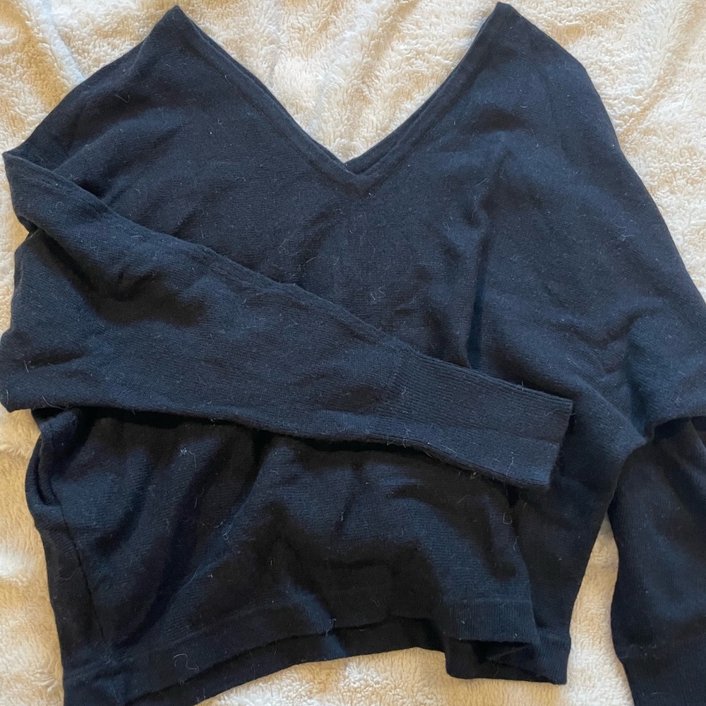 BCBG MaxAzria black thin sweater